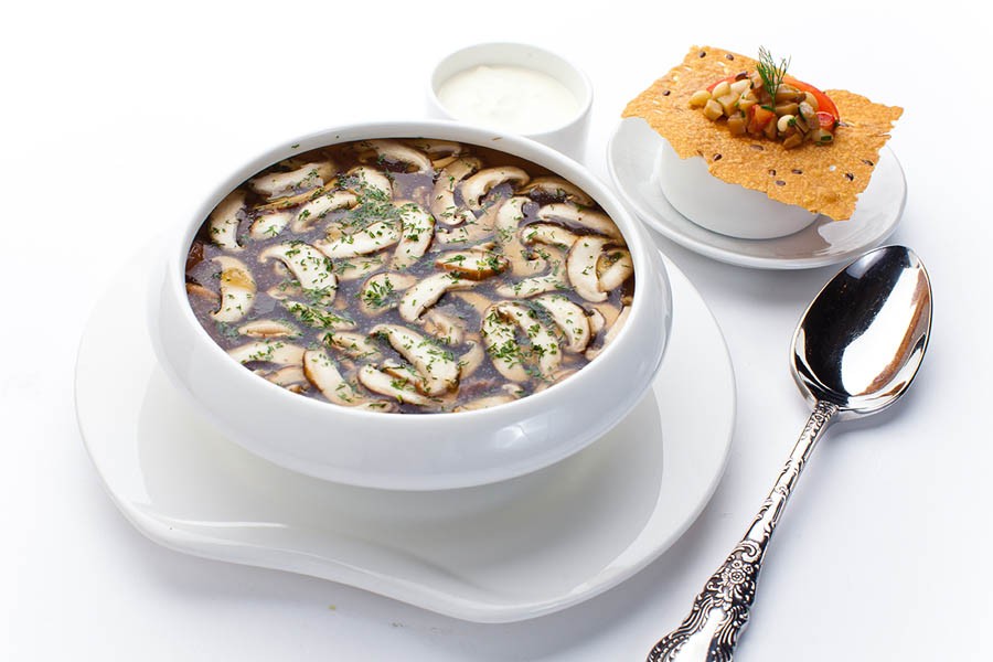 Суп из белых грибов и шиитаке от шеф-повара ресторана «Турандот» - фотография № 1