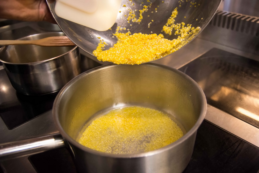 Кукурузная каша с сырным соусом, шкварками и лисичками от шеф-повара ресторана «Банщики» - фотография № 20