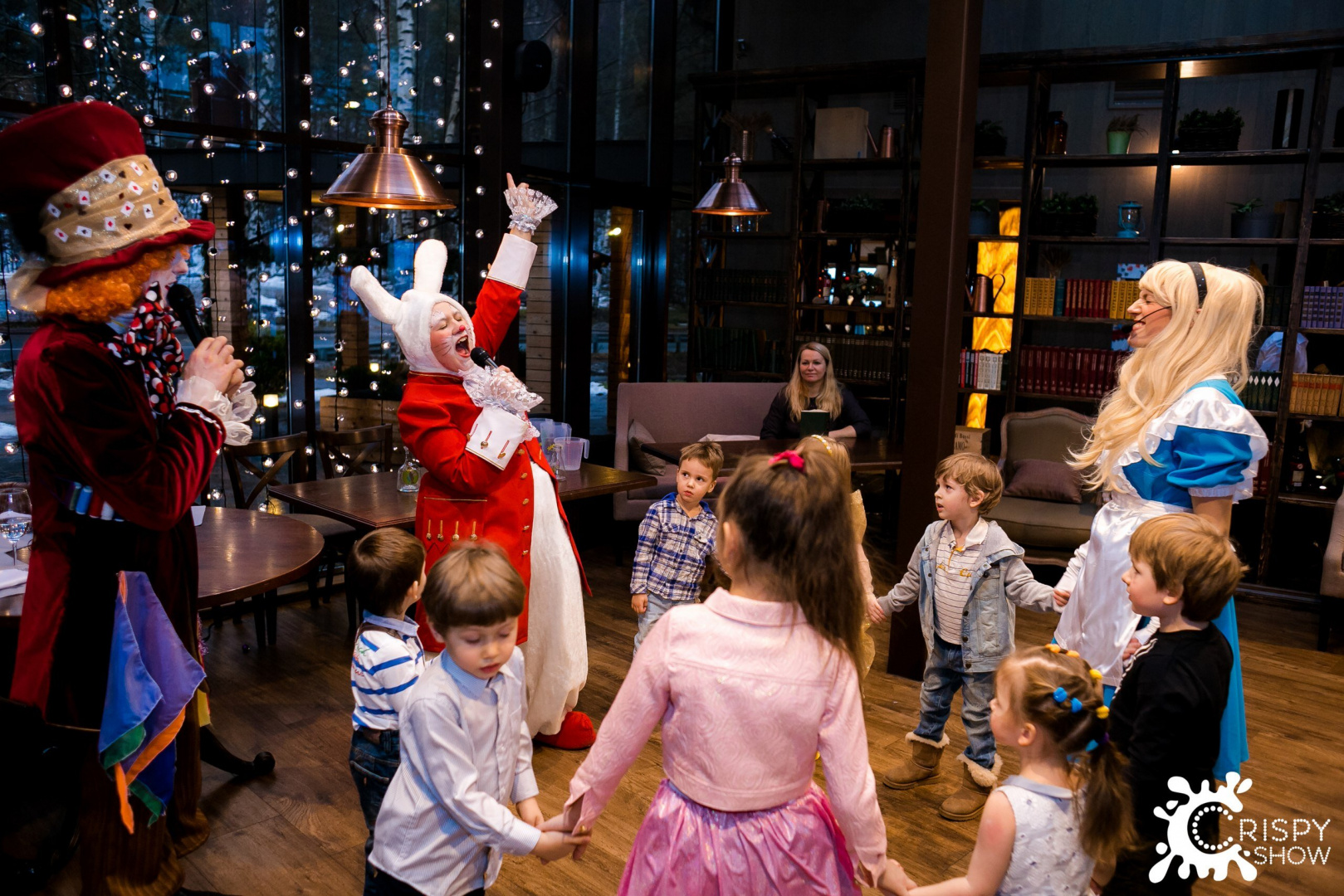 Рождественская ёлка «Алиса в стране чудес» - фотография № 1