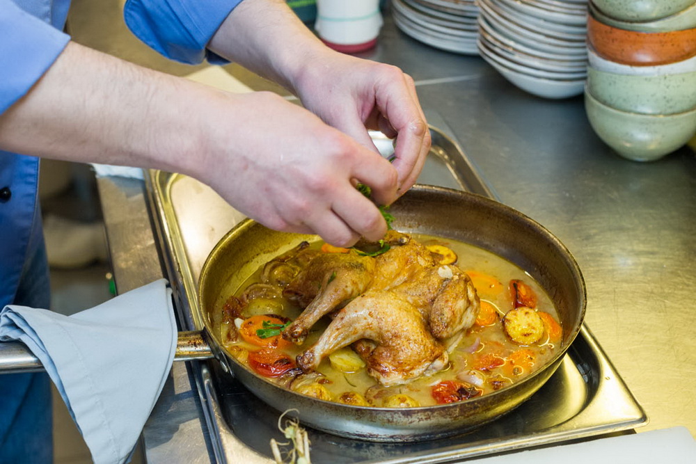 Цыпленок, запеченный с овощами, от шеф-повара ресторана Valenok - фотография № 40