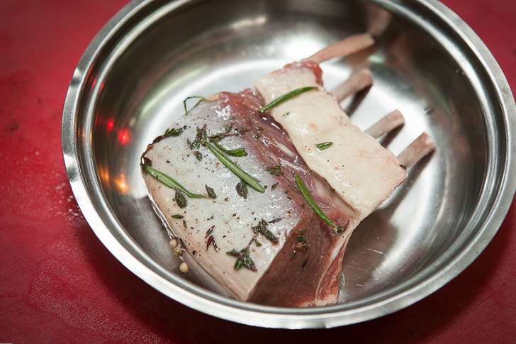 Каре ягненка с овощным гратеном и запеченной свеклой от ресторана James Cook - фотография № 2