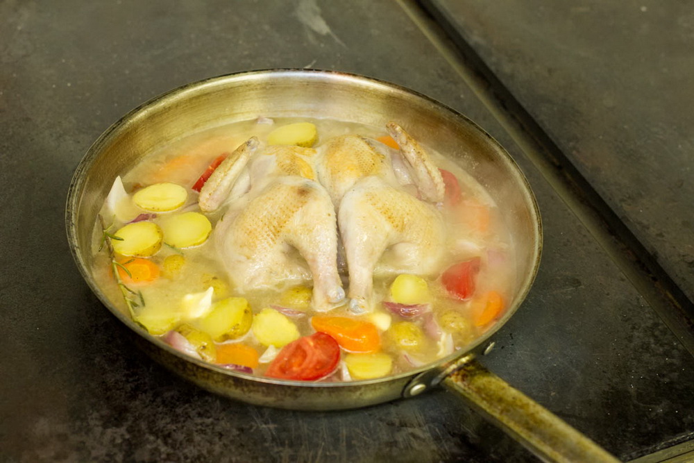 Цыпленок, запеченный с овощами, от шеф-повара ресторана Valenok - фотография № 35