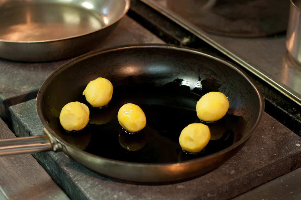 Сиг «По-вепсски», фаршированный свежей брусникой, от шеф-повара «Садко» - фотография № 14