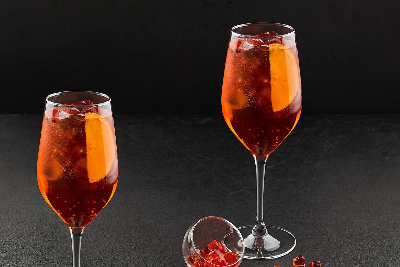 Второй коктейль в подарок в ресторане «Игристые» - фотография № 1