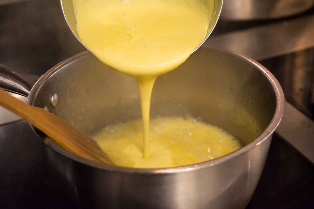 Кукурузная каша с сырным соусом, шкварками и лисичками от шеф-повара ресторана «Банщики» - фотография № 22