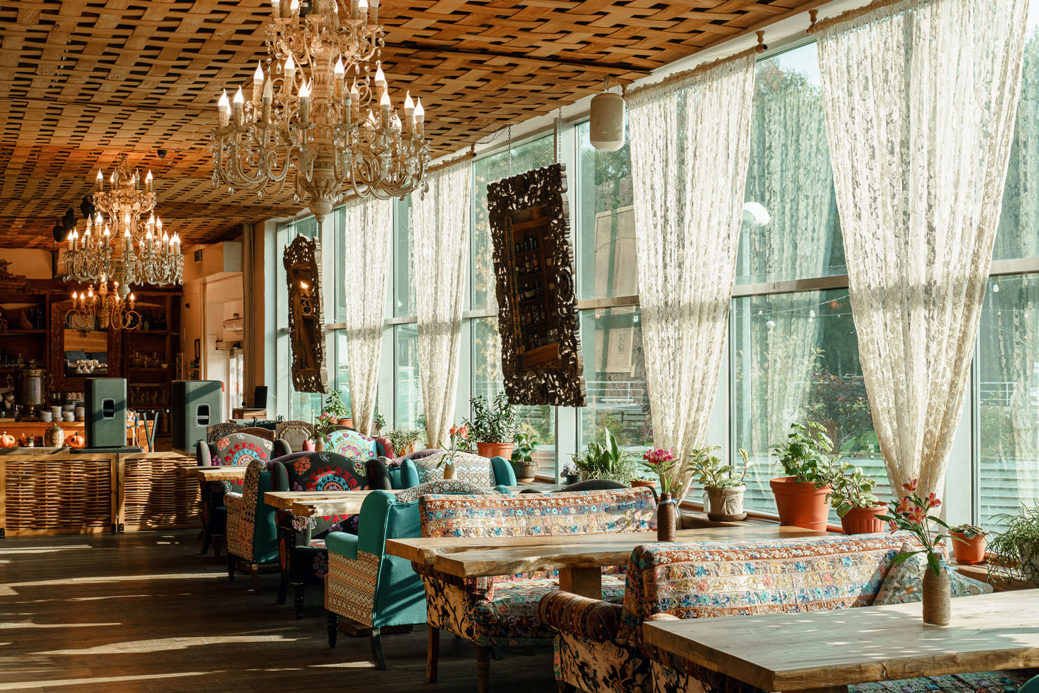 15 семейных ресторанов с отличной детской комнатой в Петербурге 47 Семейный ресторан Гуси Лебеди в ТК Капитолий Санкт-Петербург