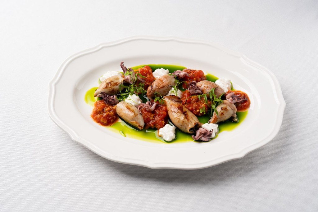 Кальмар лолиго с соусом путанеска