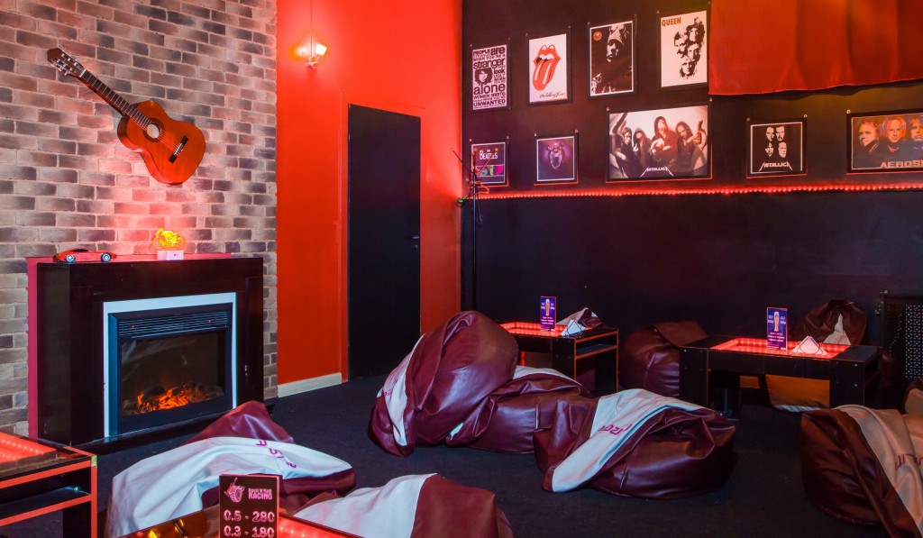 Rock’N’Roll Racing Bar / Рок-Н-Ролл Рэйсинг Бар (закрыт) - фотография № 2
