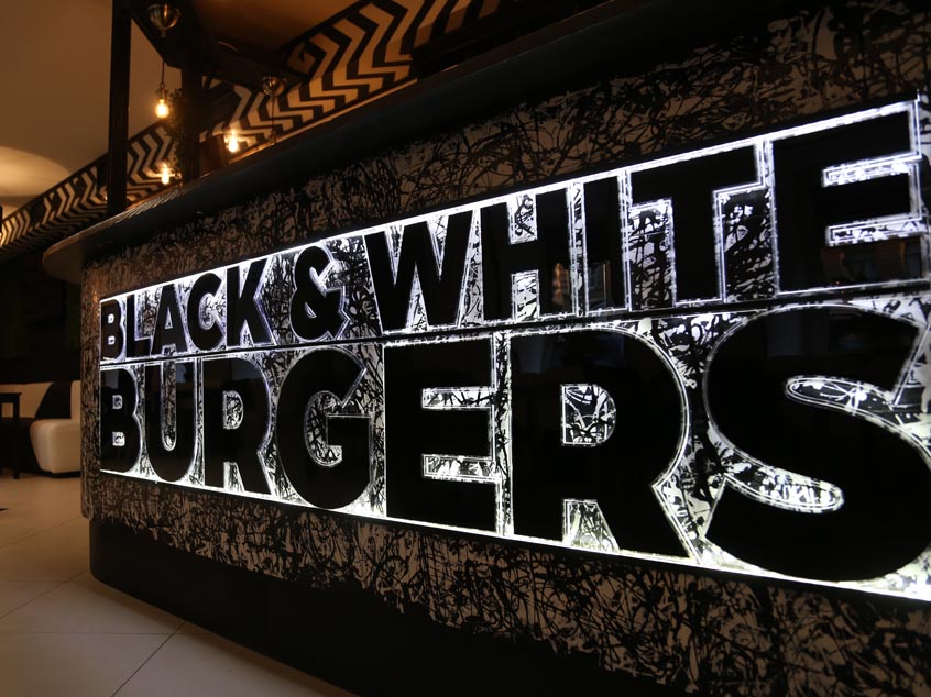 Black & White BURGERS (закрыт) - фотография № 5 (фото предоставлено заведением)