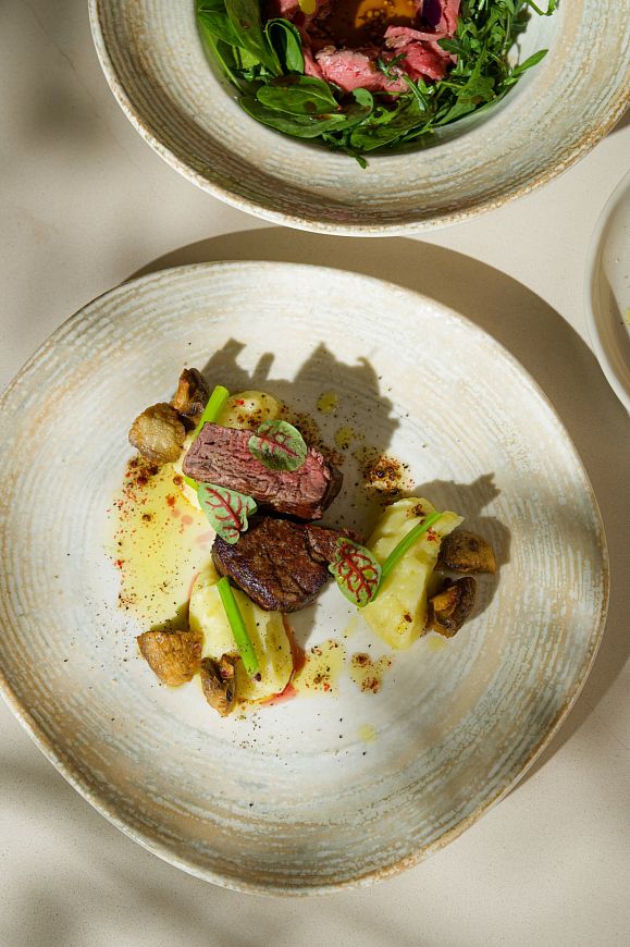 «Собрание» / SOBRANIE — первое заведение, объединяющее высокую кухню и культуру лаунж-отдыха