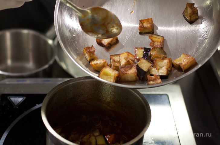 Лопатка ягненка с капоннатой из баклажанов и мясным соусом из ресторана «Светлый» - фотография № 20