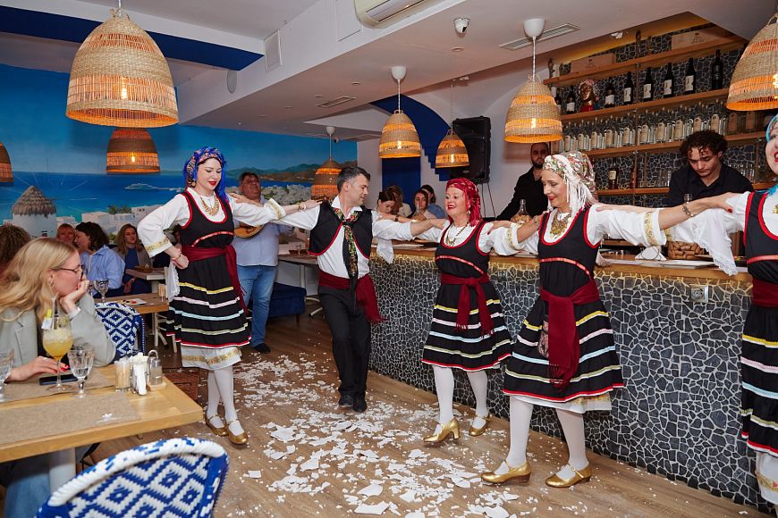 ресторан греческой кухни Порто Миконос блюда греческой кухни греческие танцы бузуки