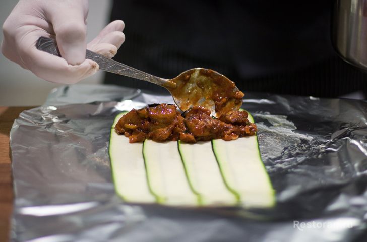 Лопатка ягненка с капоннатой из баклажанов и мясным соусом из ресторана «Светлый» - фотография № 23