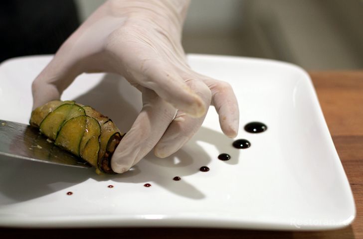 Лопатка ягненка с капоннатой из баклажанов и мясным соусом из ресторана «Светлый» - фотография № 33