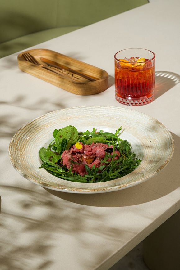 «Собрание» / SOBRANIE — первое заведение, объединяющее высокую кухню и культуру лаунж-отдыха