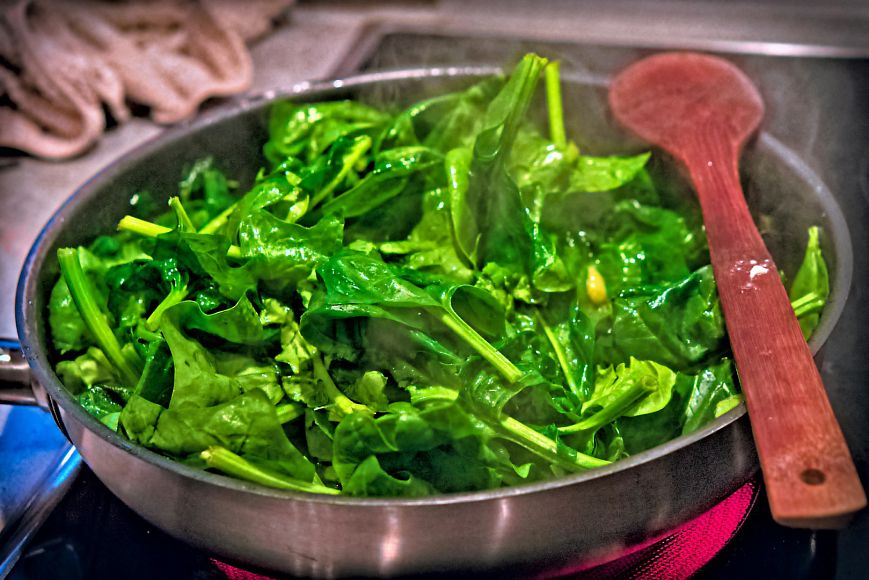Как правильно приготовить шпинат, чтобы блюда были полезными и вкусными