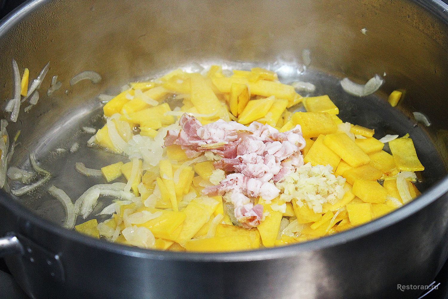 Тыквенный крем-суп с беконом от шеф-повара ресторана «Пироги Вино и Гусь» - фотография № 2