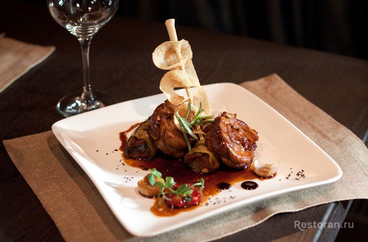 Лопатка ягненка с капоннатой из баклажанов и мясным соусом из ресторана «Светлый» - фотография № 37