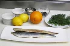 Подготовьте основные продукты: филе сельди, сахар,...
