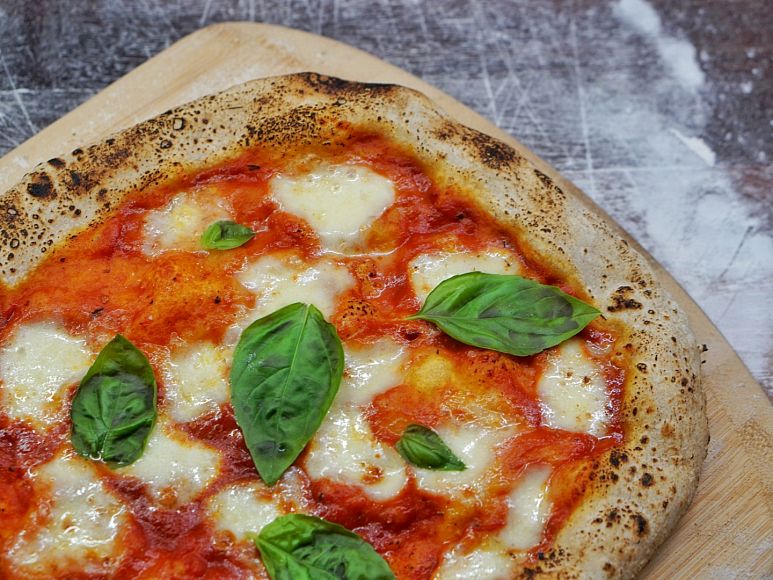 самые популярные блюда мира пиканья шашлык неаполитанская пицца роти наан проволетта моллюски