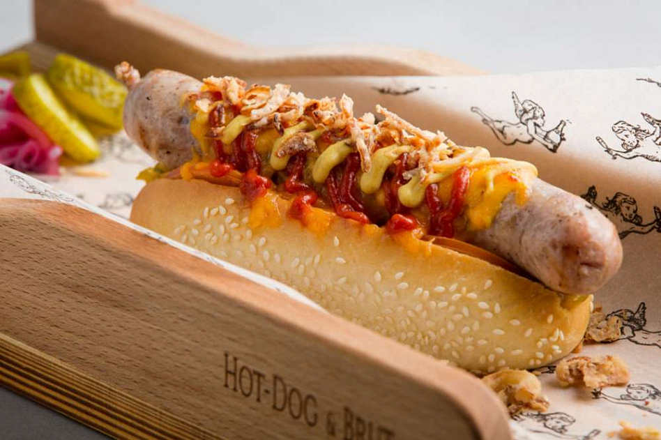 Hot Dog and Brut (закрыт) - фотография № 7 (фото предоставлено заведением)