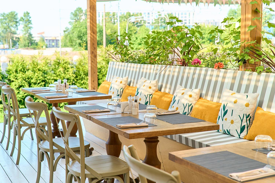 Веранда - средний счет  2000-3000р