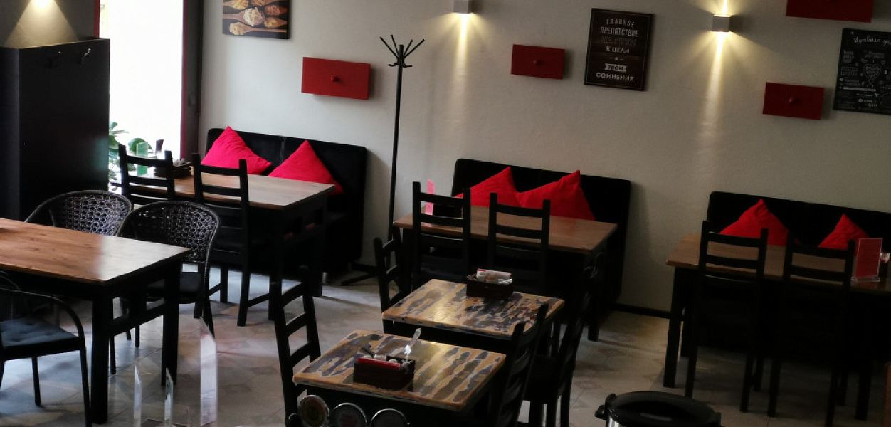 Street Cafe Red Door / Стрит кафе Ред Дор (закрыт) - фотография № 1