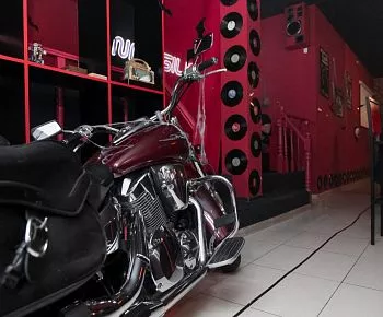 Rock’N’Roll Racing Bar / Рок-Н-Ролл Рэйсинг Бар (закрыт)