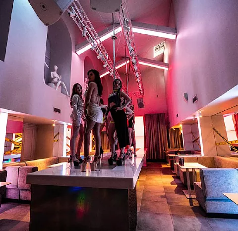 Zависть Podium Club