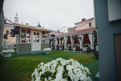 Летняя веранда в ресторане Пряности и Радости на Васильевском