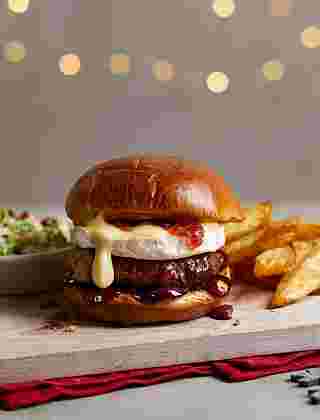 Күйеуі шашы бар әйел күйеуін алдайды.