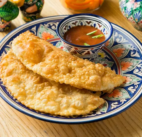 Чебуреки и рюмочная у Ларисы (Рубинштейна)