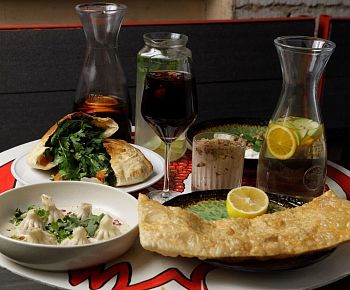 Мама Тата (Караванная)