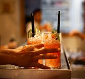 Искусные моктейли и специальные кофейные напитки меняют концепцию современного питья