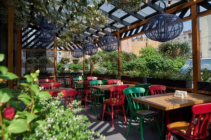 Летняя веранда в ресторане Mamalыga Bar