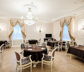 бронировать по телефону