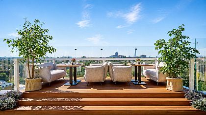 Летняя веранда в ресторане Юность